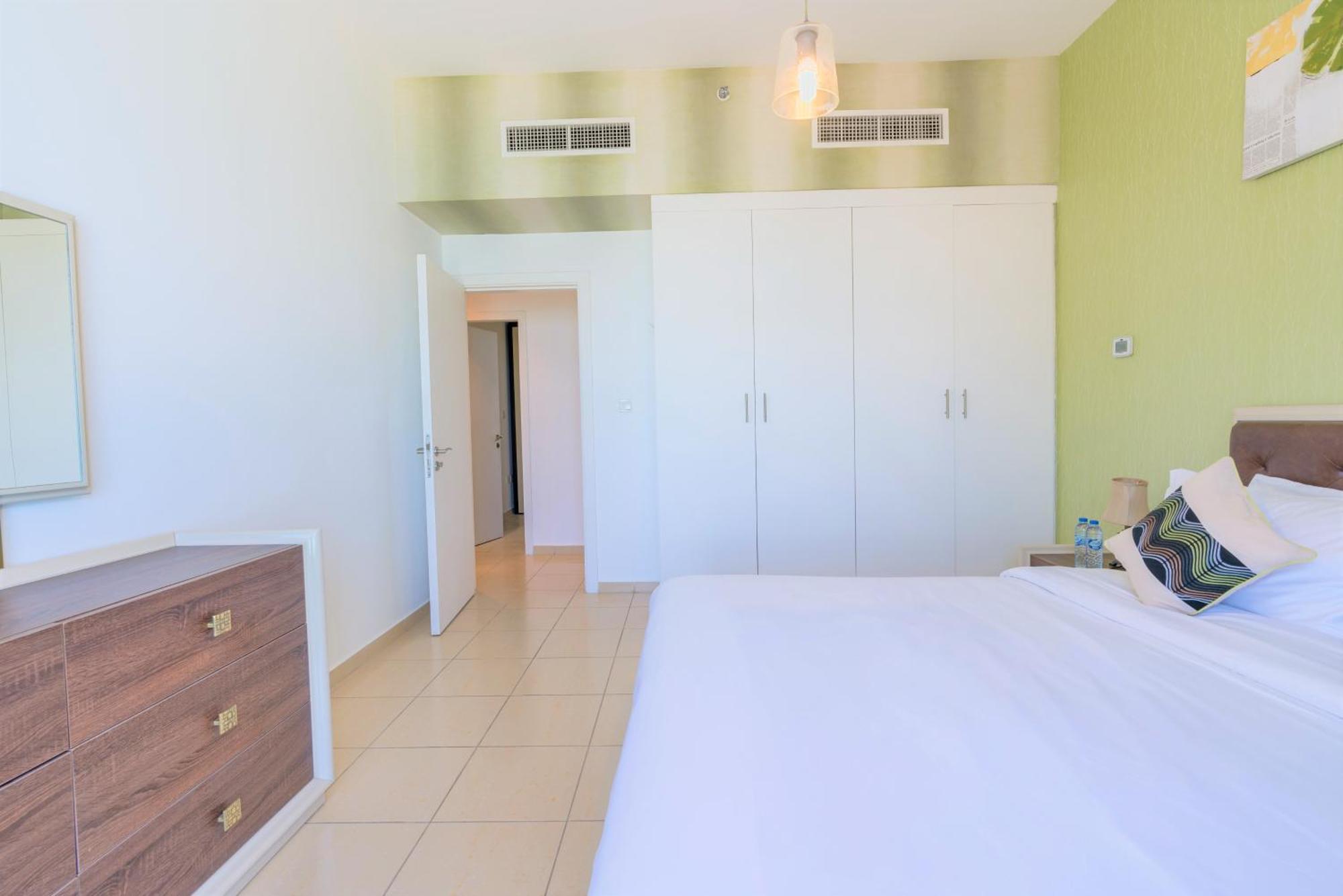 Appartement Stunning Front Eye View Jbr