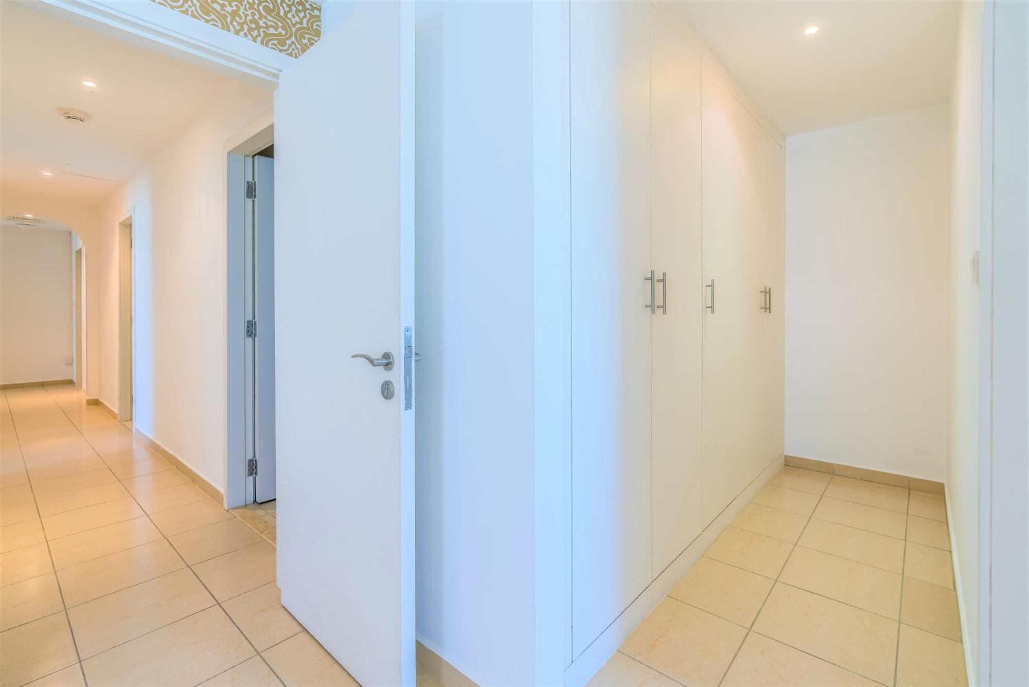 Appartement Stunning Front Eye View Jbr *
